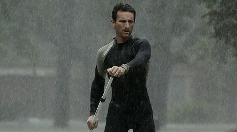 O ήρωας του τυφώνα Χάρβεϊ: Ποιος είναι ο μυστηριώδης άνδρας που σώζει παιδιά (βίντεο)